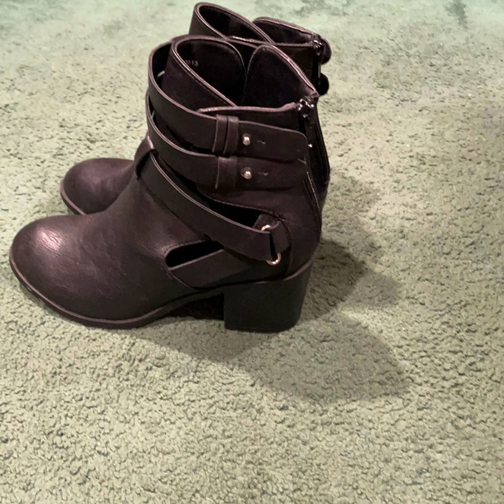 Cute heeled boots size 6